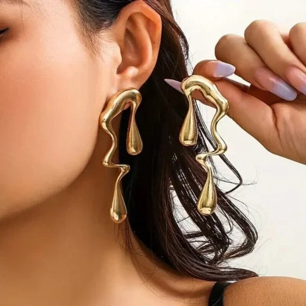 ✨✨Abstract Gold-Toned Melting Drip Earrings✨✨ with GIFT BOX 🎁